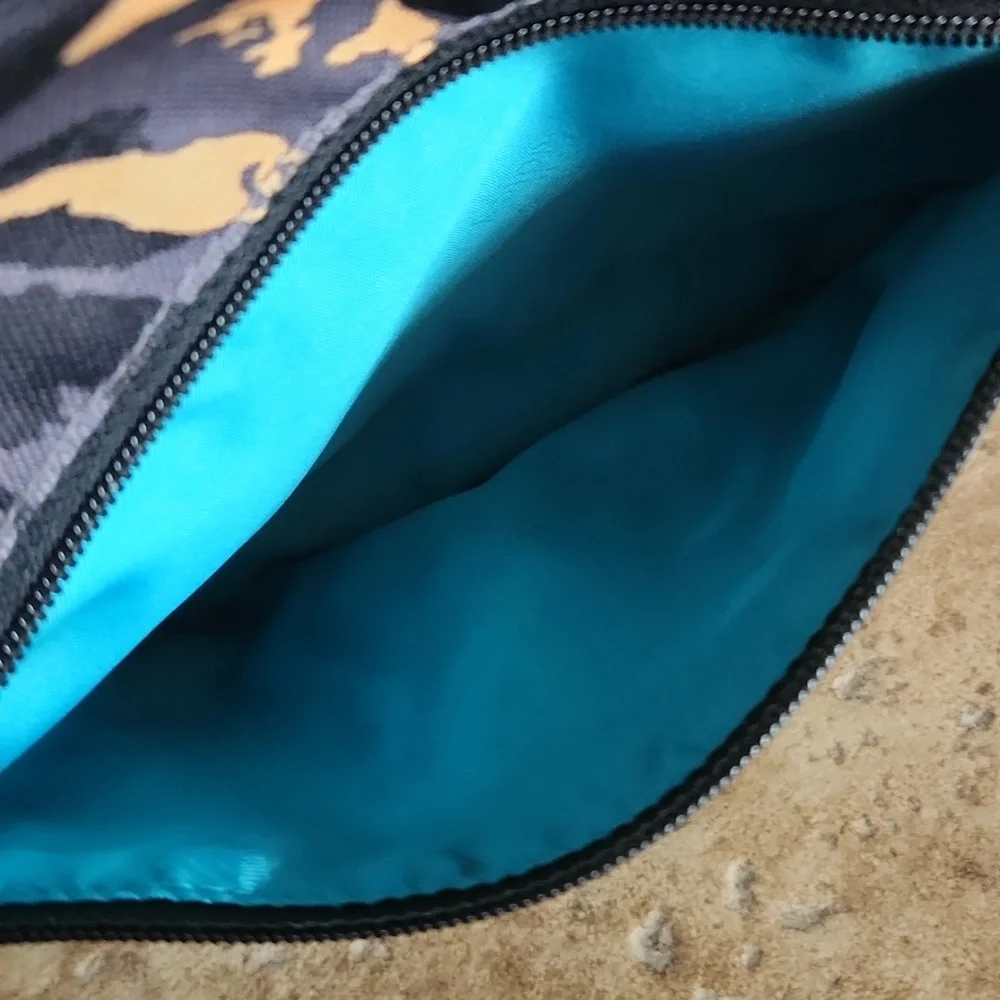 Vera Bradley Black and Red Floral Belt Bag with Ajustable Strap - Picture 4 of 7